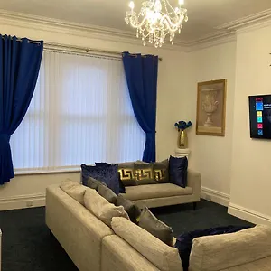 Agapi - Sea View Sleeps Apartment Blackpool